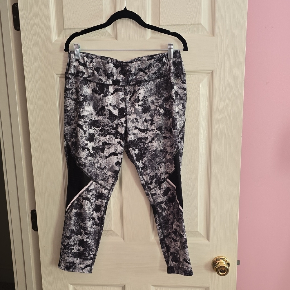 Avia Black and Gray Patterned Leggings